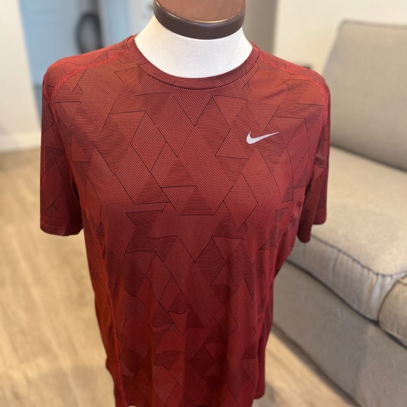 Nike Dri-Fit Training Short Sleeve Shirt red - Picture 5 of 7